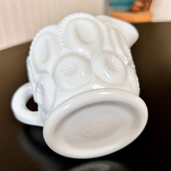 Vintage L.E. Smith Glass Moon and Stars Milk Glass Creamer - Picture 2 of 5